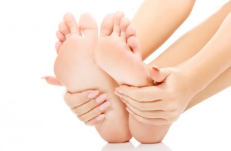 Şosete hidratante cu gel: ulei de lavandă şi vitamina E